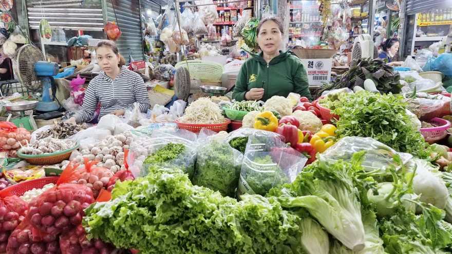 Rau xanh, các loại thịt, hải sản ở Đà Nẵng giảm giá sau Tết